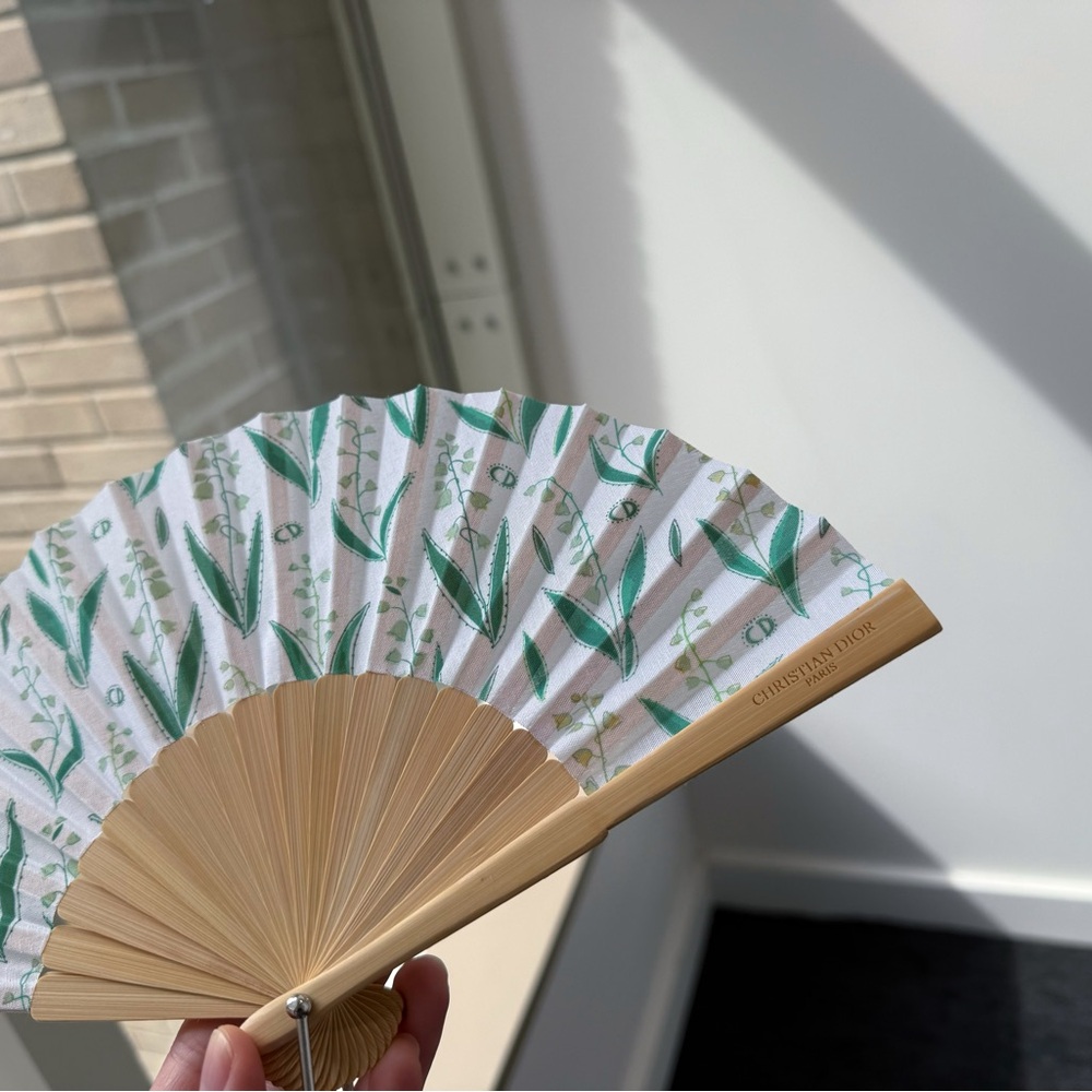 Dior Parfums Folding Fan Lucky Green Strap Mini Sensu Novelty - Picture 4 of 6